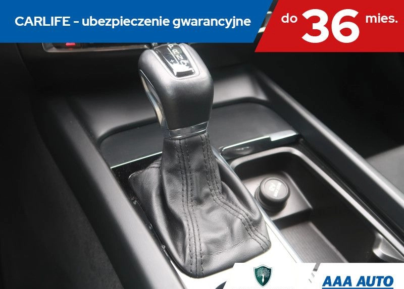 Volvo V60 cena 96000 przebieg: 145172, rok produkcji 2019 z Supraśl małe 254